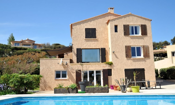 Large house with garden and pool on the blue coast €40