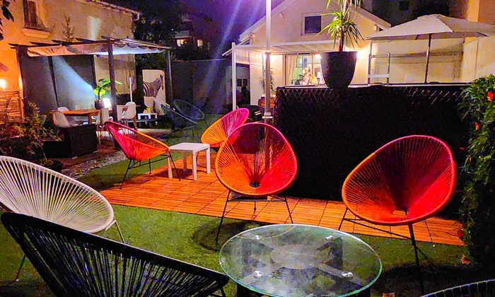 Espace lounge avec spa et piscine chauffée 70 €