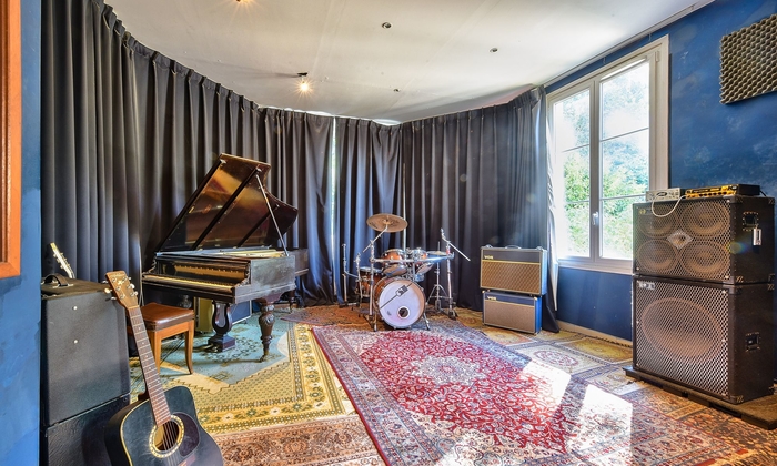Atypical house for unforgettable musical event €100