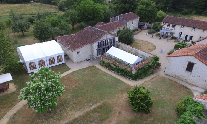 Domaine de gîtes et lodges avec espace commun 55 €