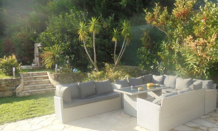 Villa - Garden in Cannes - 3,500m2 €375