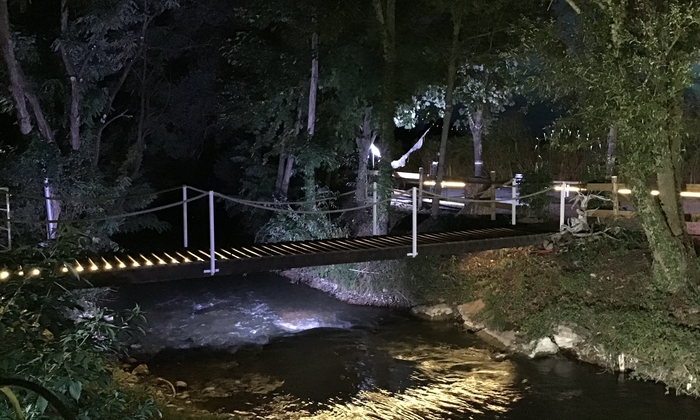 Moulin d'Oron sur 2000m de terrain aménagé en bordure de rivière 100 €