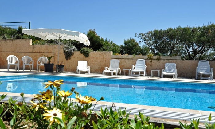 Large house with garden and pool on the blue coast €40