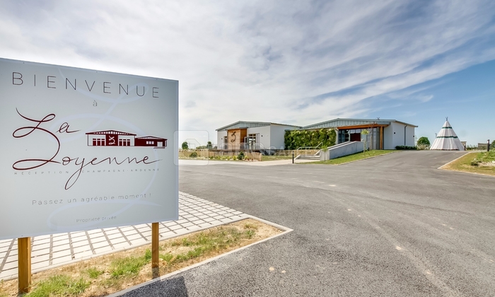 Doyenne Réception: salle traiteur hébergement 120 €