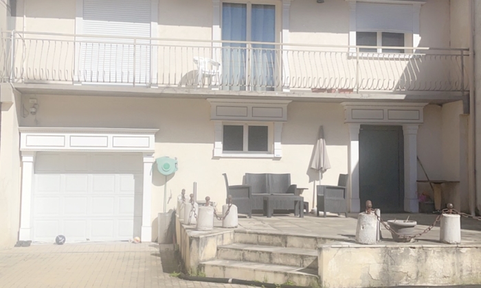 RENTAL LIVING ROOM HOUSE +100M2 WITH ITS GARDEN €100