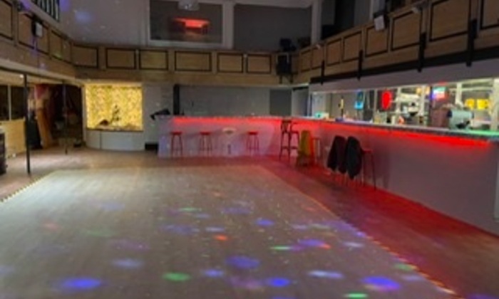 Salle de reception (ancienne discothèque) 9 €