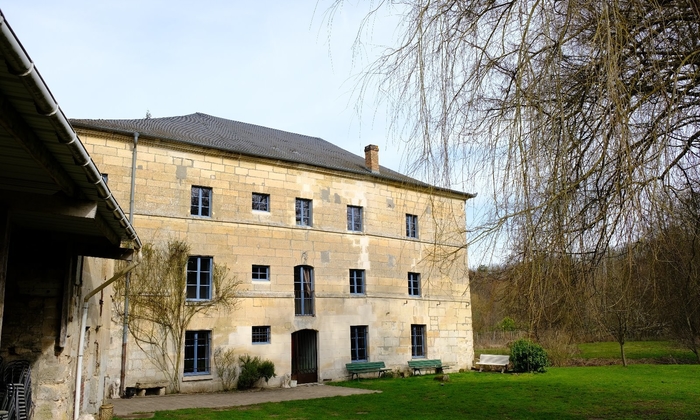 12th Val d'Oise Mill €180