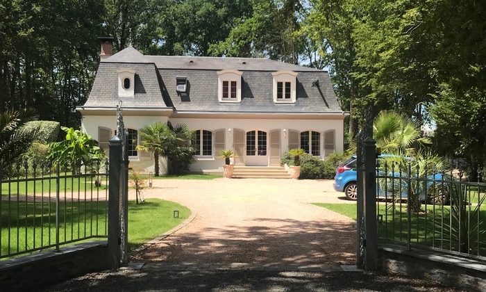 Lieu atypique avec jardin terrasse piscine haut de gamme 100 €