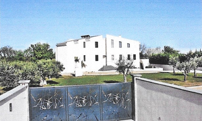Beautiful villa of contemporary architect Californ €250