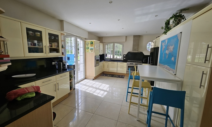 Manor near Nanterre €430