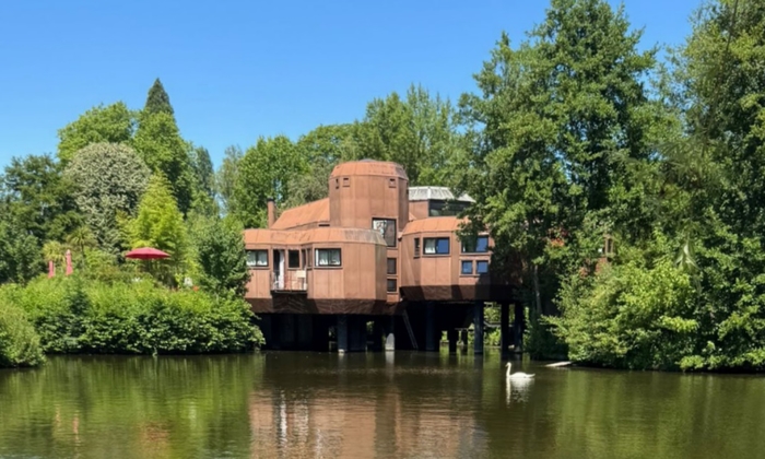 Manor near Nanterre €456