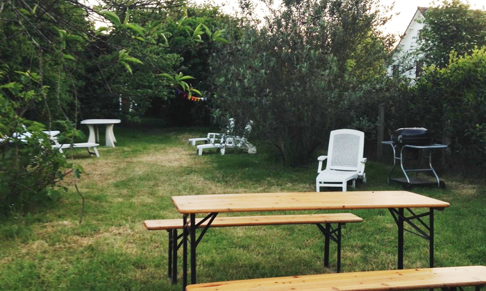 Large garden of 1000m2 25 km from Paris, for 35 people, BBQ and games €50