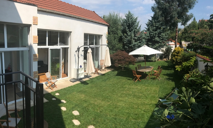 Beautiful house with garden 4 km from Paris and 150 m from the metro €120