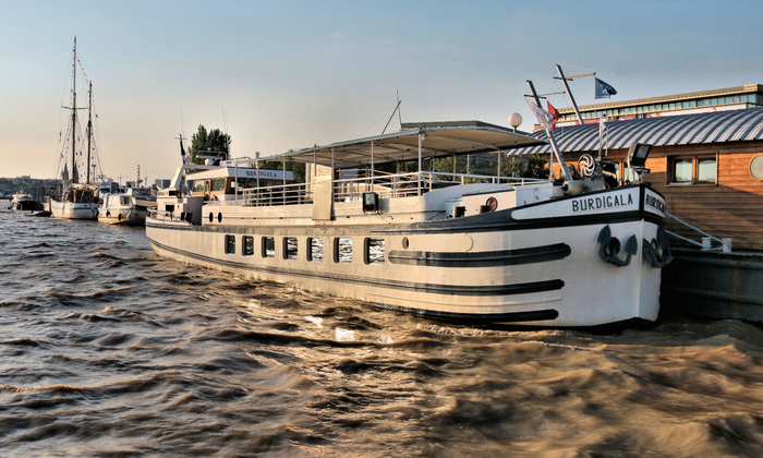 Traditional houseboat style: the Burdigala €270