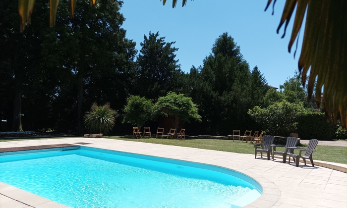 Parc de 2000m2 et piscine à 30mn de Lyon 90 €