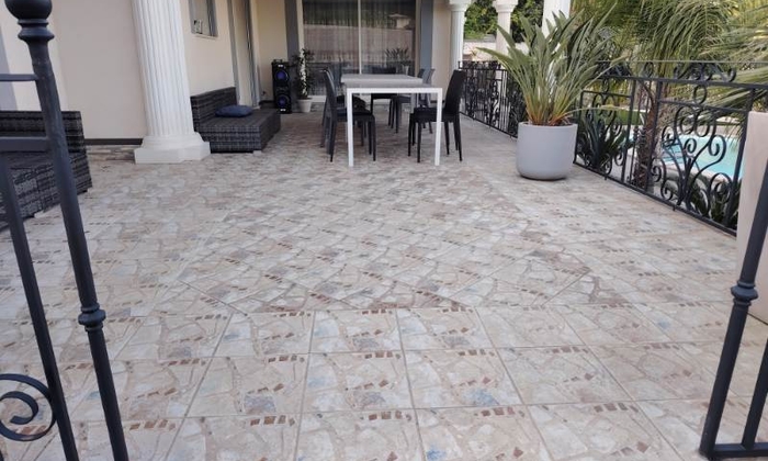 Rent terrace and garden €100