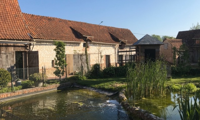 Jardin paysager, piscine et grange aménagée ! 38 €