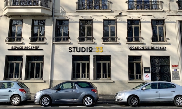 Studio 33 | Salle de Réception atypique | Showroom 900 €