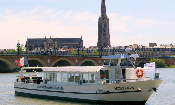 Le bateau mouche de Bordeaux: l'Aquitania 300 €