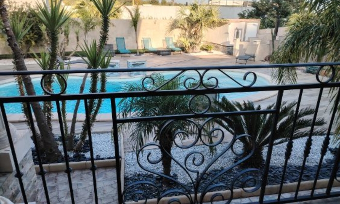 Rent terrace and garden €100