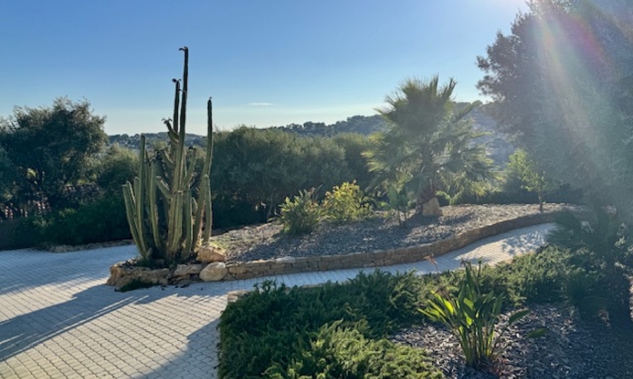Lieu élégant au bord de la piscine avec vue panoramique à Ollioules €90