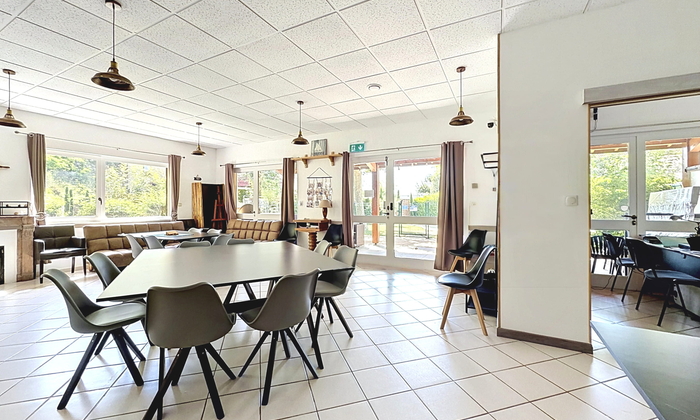 2 salles de réception avec piscine et couchages €69