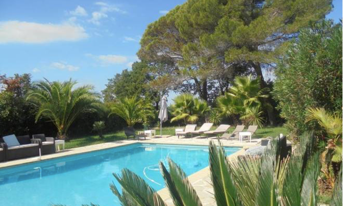 Villa - Garden in Cannes - 3,500m2 €375